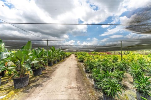 Propiedad comercial en venta en Miami, Florida № 1952108 - foto 30