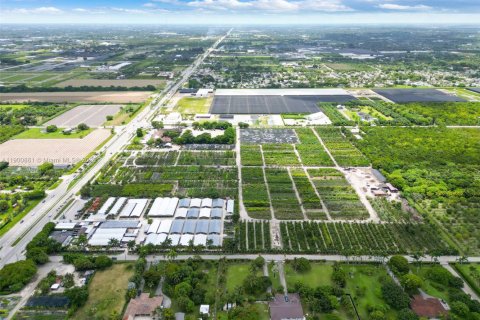 Propiedad comercial en venta en Miami, Florida № 1952108 - foto 11