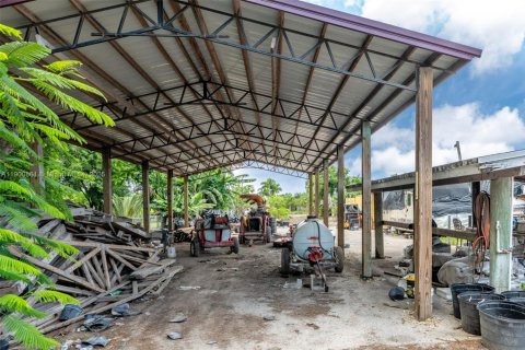 Propiedad comercial en venta en Miami, Florida № 1952108 - foto 24