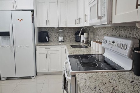 Купить кондоминиум в Авентура, Флорида 2 спальни, 100.61м2, № 1981455 - фото 18