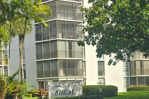 Кондоминиум с 2 спальнями в Авентура, Флорида № 1981455