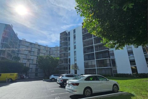 Купить кондоминиум в Авентура, Флорида 2 спальни, 100.61м2, № 1981455 - фото 7