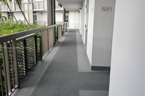 Купить кондоминиум в Авентура, Флорида 2 спальни, 100.61м2, № 1981455 - фото 25