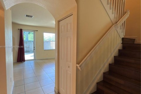 Adosado en alquiler en Miami, Florida, 3 dormitorios, 168.71 m2 № 1996628 - foto 4