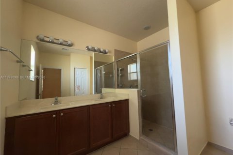 Adosado en alquiler en Miami, Florida, 3 dormitorios, 168.71 m2 № 1996628 - foto 13