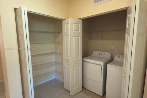 Adosado en alquiler en Miami, Florida, 3 dormitorios, 168.71 m2 № 1996628 - foto 18