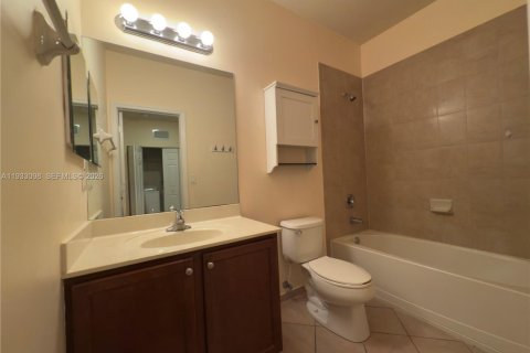 Adosado en alquiler en Miami, Florida, 3 dormitorios, 168.71 m2 № 1996628 - foto 19