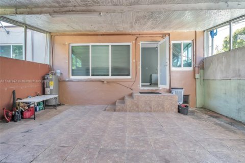 House in Miami, Florida 4 bedrooms, 163.69 sq.m. № 1482342 - photo 24