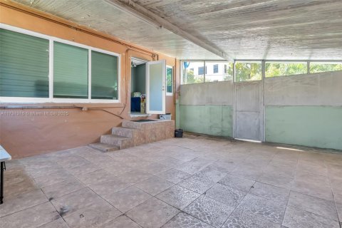 House in Miami, Florida 4 bedrooms, 163.69 sq.m. № 1482342 - photo 25