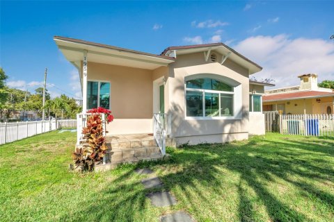 House in Miami, Florida 4 bedrooms, 163.69 sq.m. № 1482342 - photo 5