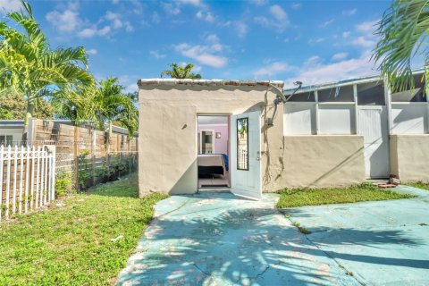 House in Miami, Florida 4 bedrooms, 163.69 sq.m. № 1482342 - photo 26