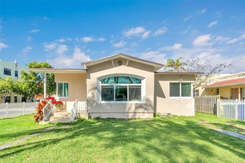 House in Miami, Florida 4 bedrooms, 163.69 sq.m. № 1482342 - photo 4