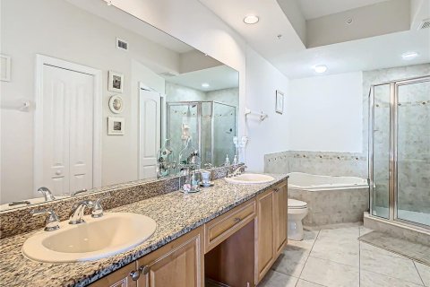 Condo in New Port Richey, Florida, 3 bedrooms  № 1634904 - photo 13