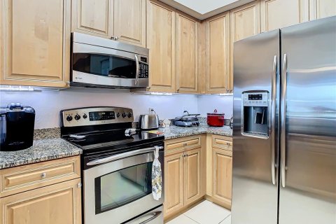 Condo in New Port Richey, Florida, 3 bedrooms  № 1634904 - photo 7