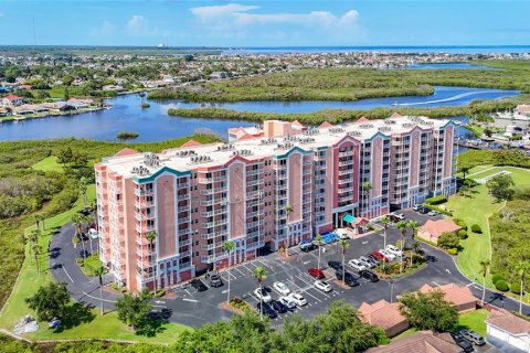 Condo in New Port Richey, Florida, 3 bedrooms  № 1634904 - photo 1