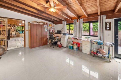 House in North Bay Village, Florida 3 bedrooms, 202.81 sq.m. № 1994780 - photo 22