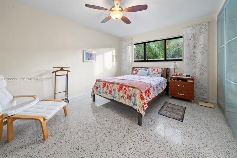 House in North Bay Village, Florida 3 bedrooms, 202.81 sq.m. № 1994780 - photo 27