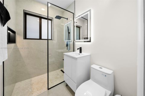 House in North Bay Village, Florida 3 bedrooms, 202.81 sq.m. № 1994780 - photo 28