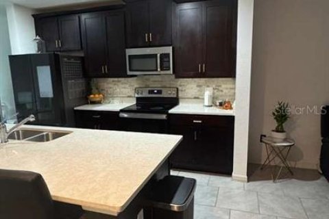 Adosado en venta en Davenport, Florida, 3 dormitorios, 153.38 m2 № 2102108 - foto 3