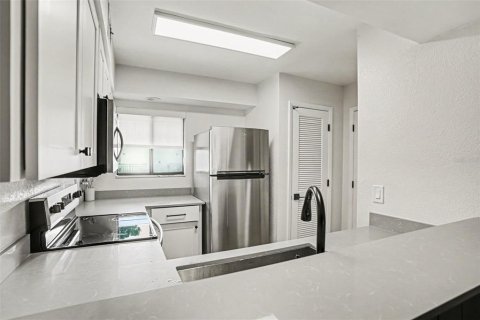 Copropriété à vendre à Wesley Chapel, Floride: 2 chambres, 94.3 m2 № 2093988 - photo 11