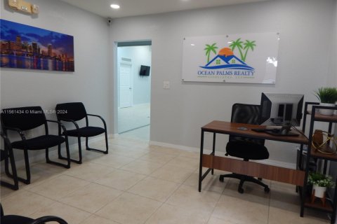 Office in Hialeah, Florida № 1092805