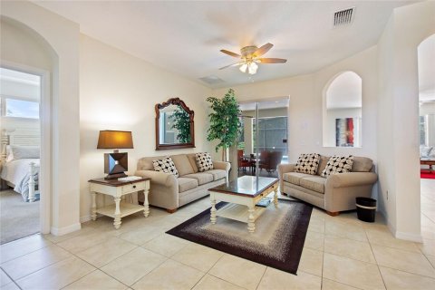 House in Davenport, Florida 4 bedrooms, 245.26 sq.m. № 2236640 - photo 4