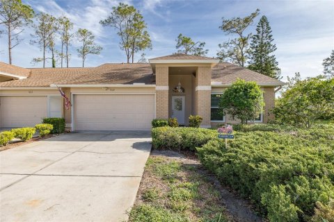 House in New Port Richey, Florida 2 bedrooms, 119.1 sq.m. № 2201932