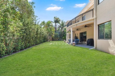 House in Cutler Bay, Florida 5 bedrooms, 438.22 sq.m. № 2244258 - photo 11