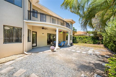 House in Cutler Bay, Florida 5 bedrooms, 438.22 sq.m. № 2244258 - photo 14