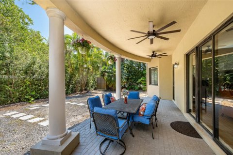 House in Cutler Bay, Florida 5 bedrooms, 438.22 sq.m. № 2244258 - photo 18