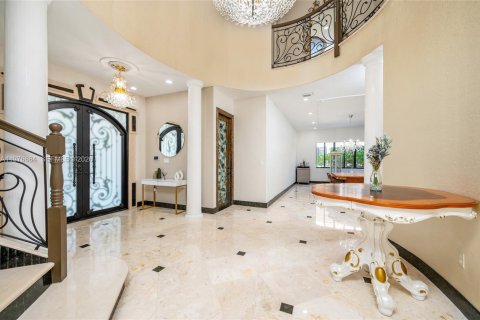 House in Cutler Bay, Florida 5 bedrooms, 438.22 sq.m. № 2244258 - photo 23