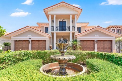 House in Cutler Bay, Florida 5 bedrooms, 438.22 sq.m. № 2244258 - photo 4