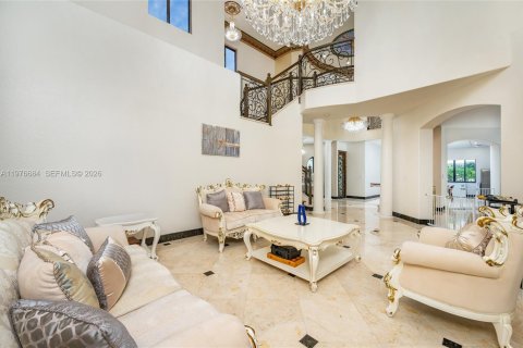 House in Cutler Bay, Florida 5 bedrooms, 438.22 sq.m. № 2244258 - photo 26