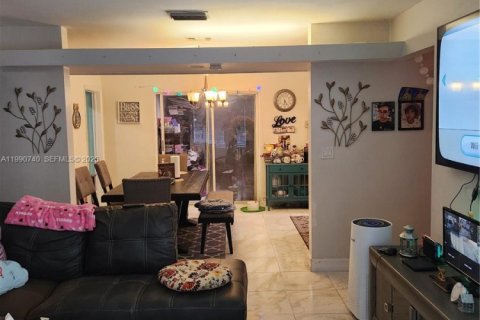 House in Homestead, Florida 3 bedrooms, 155.89 sq.m. № 2062416 - photo 7