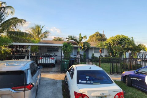 House in Homestead, Florida 3 bedrooms, 155.89 sq.m. № 2062416 - photo 1