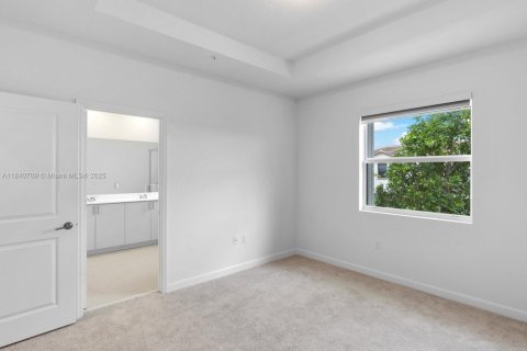 Adosado en alquiler en Pembroke Pines, Florida, 3 dormitorios № 1831054 - foto 20
