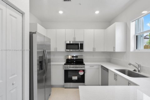Townhouse in Pembroke Pines, Florida 3 bedrooms № 1831054 - photo 5