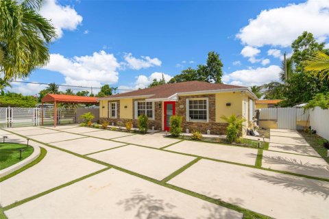 Купить виллу или дом в Майами, Флорида 3 спальни, 126.07м2, № 1971494 - фото 4