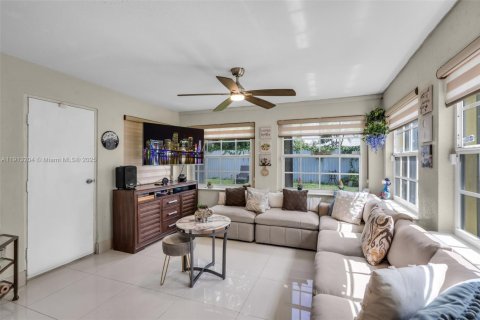 Купить виллу или дом в Майами, Флорида 3 спальни, 126.07м2, № 1971494 - фото 13