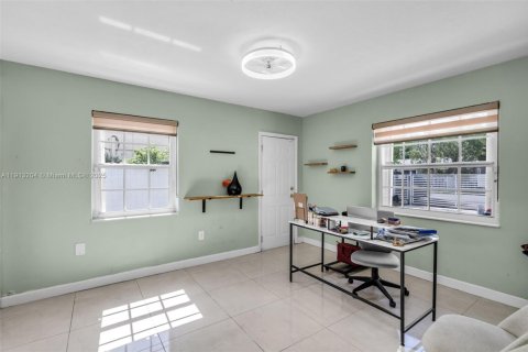 Купить виллу или дом в Майами, Флорида 3 спальни, 126.07м2, № 1971494 - фото 20