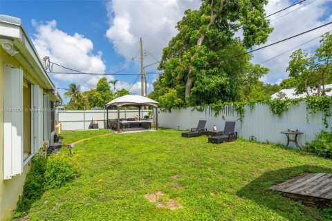 Купить виллу или дом в Майами, Флорида 3 спальни, 126.07м2, № 1971494 - фото 24