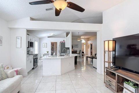 House in Kissimmee, Florida 4 bedrooms, 174.1 sq.m. № 1733525 - photo 15