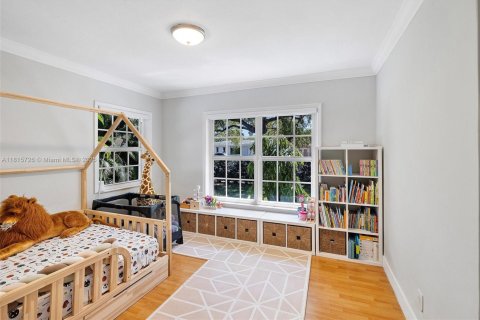 House in Coral Gables, Florida 3 bedrooms, 149.67 sq.m. № 1768215 - photo 9