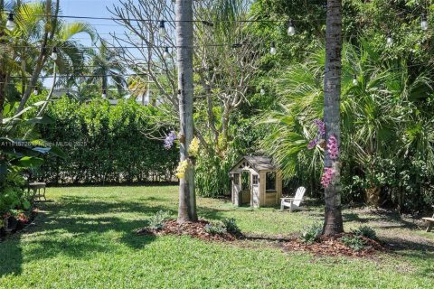 House in Coral Gables, Florida 3 bedrooms, 149.67 sq.m. № 1768215 - photo 4