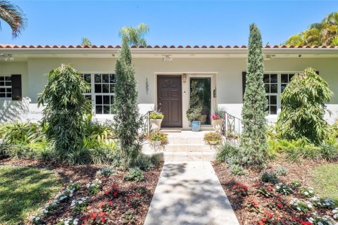 House in Coral Gables, Florida 3 bedrooms, 149.67 sq.m. № 1768215 - photo 3