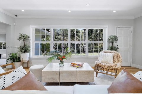 House in Coral Gables, Florida 3 bedrooms, 149.67 sq.m. № 1768215 - photo 15