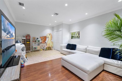 House in Coral Gables, Florida 3 bedrooms, 149.67 sq.m. № 1768215 - photo 20