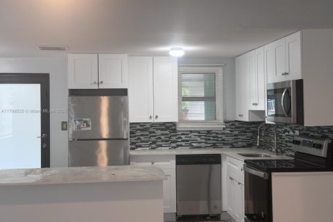 Снять в аренду виллу или дом в Дания-Бич, Флорида 2 спальни, 181.16м2, № 1960069 - фото 7