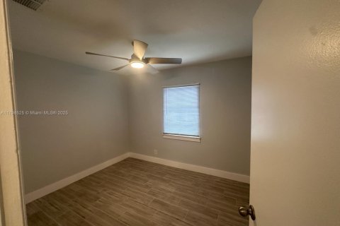 Снять в аренду виллу или дом в Дания-Бич, Флорида 2 спальни, 181.16м2, № 1960069 - фото 5