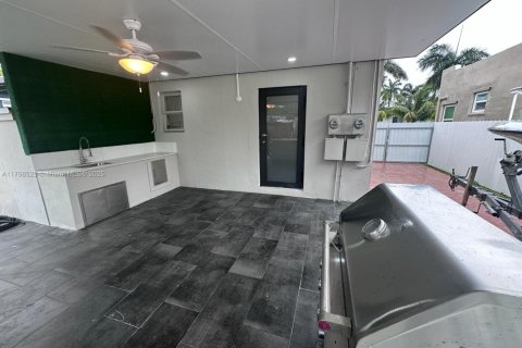 Снять в аренду виллу или дом в Дания-Бич, Флорида 2 спальни, 181.16м2, № 1960069 - фото 3